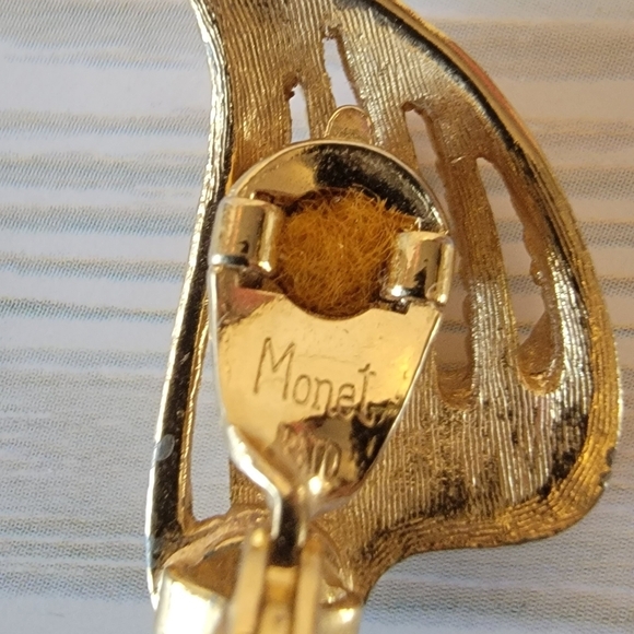 D8 Vintage Monet Gold-tone Clip-on Earrings - Picture 2 of 3
